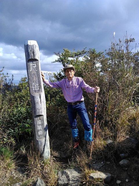尺岳山頂で俺②.jpg