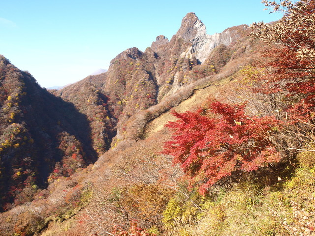 山頂峰と紅葉.JPG